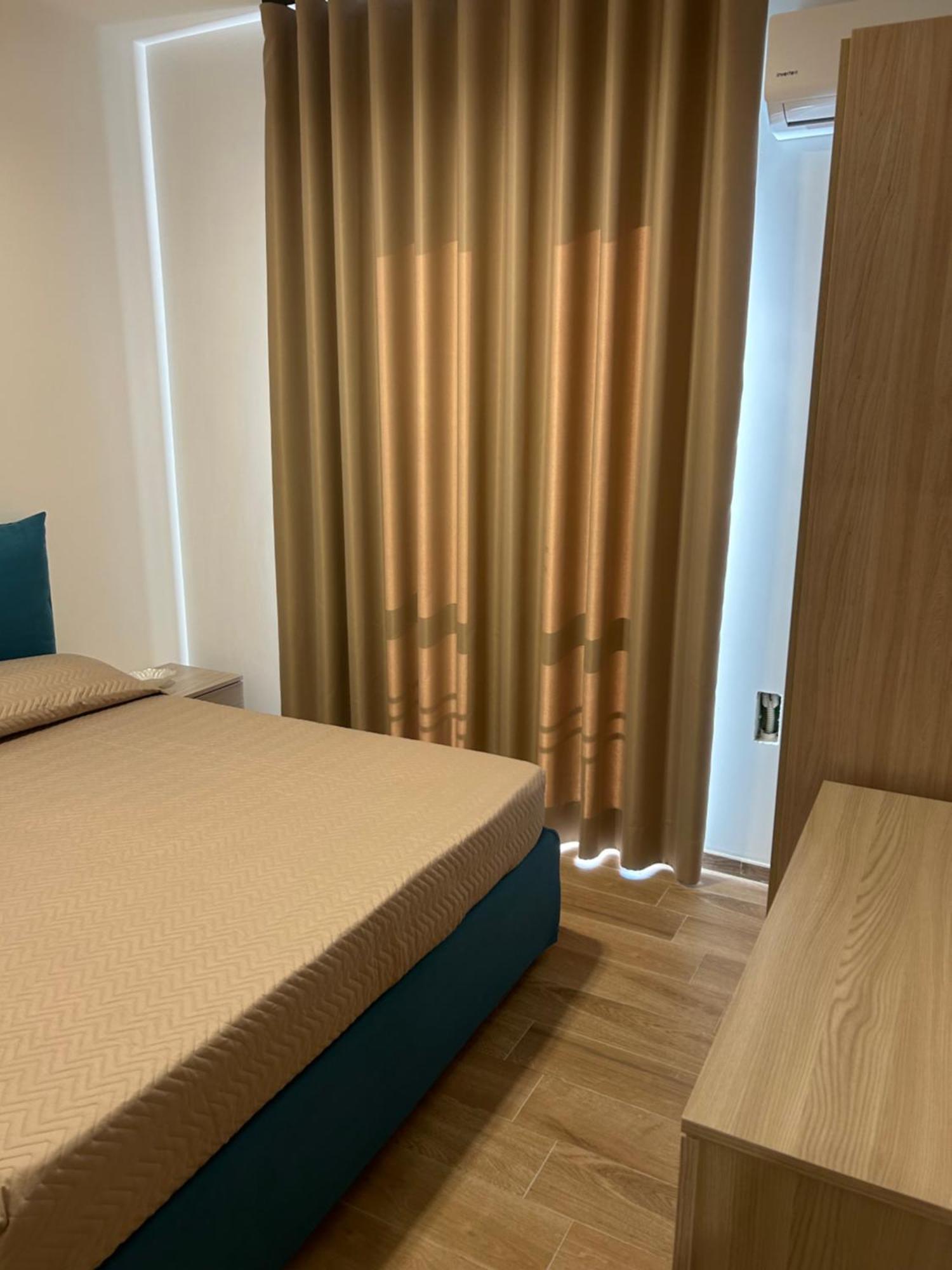 Casa Leonardo Apartment Комизо Екстериор снимка